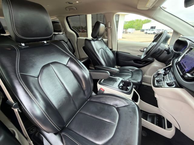 Used 2023 Chrysler Pacifica Touring-L FWD image 27