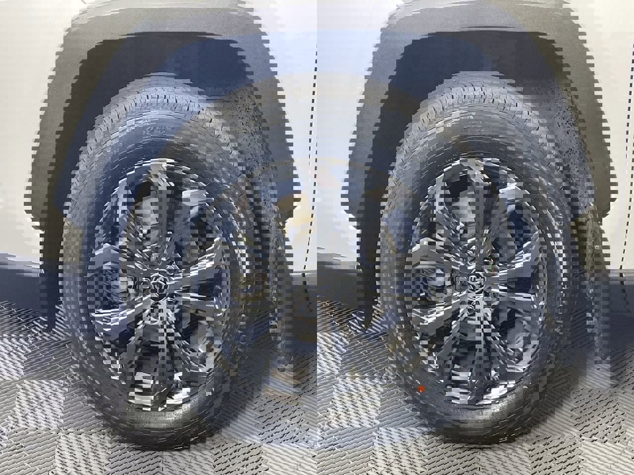 Used 2023 Toyota RAV4 XLE Premium image 9