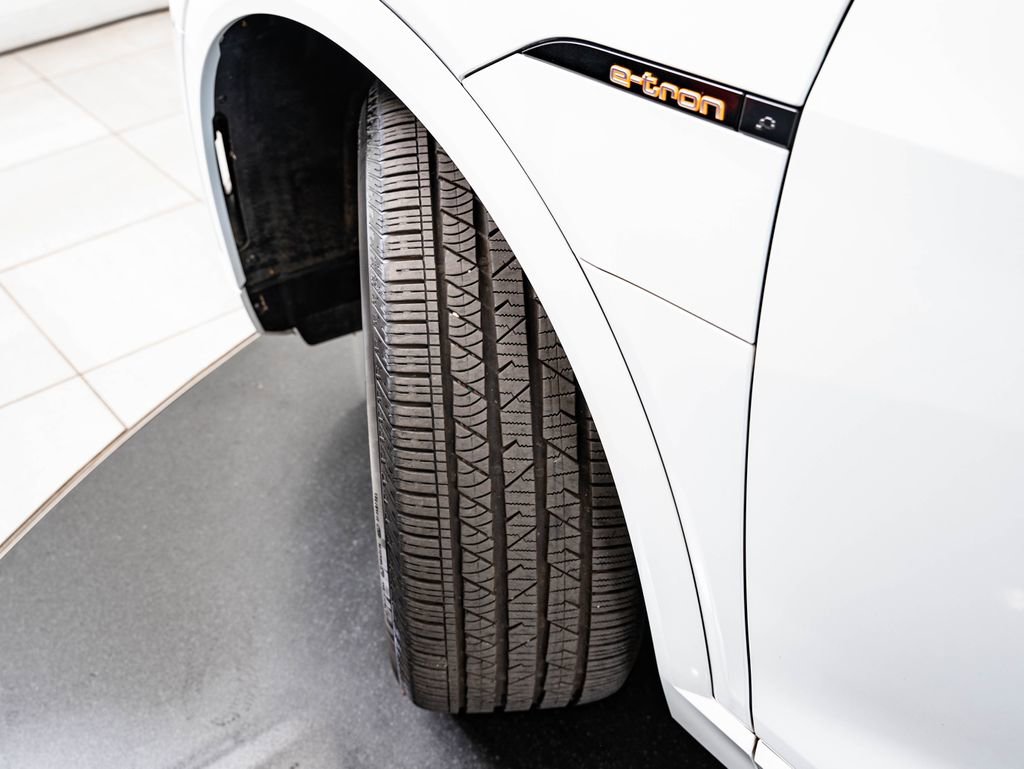 Used 2021 Audi e-tron Premium w/ Convenience Plus Package AWD/4WD image 47