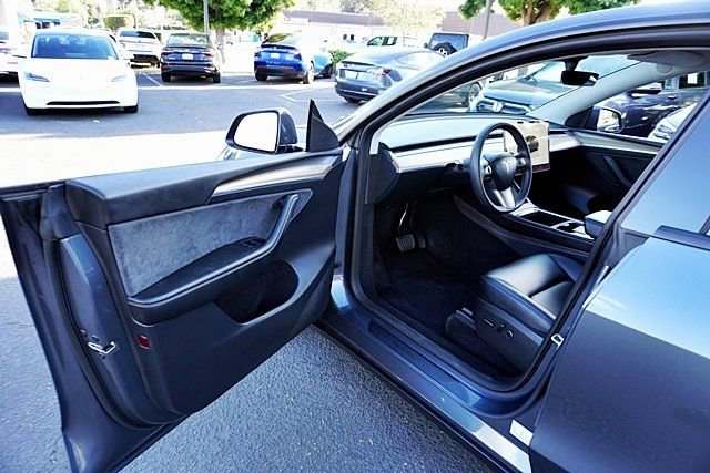 Used 2023 Tesla Model Y Long Range image 41