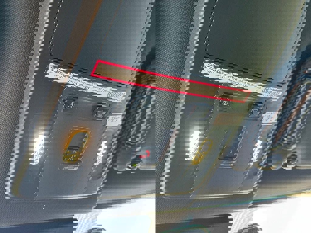 Used 2025 Toyota Camry SE w/ Convenience Package image 25