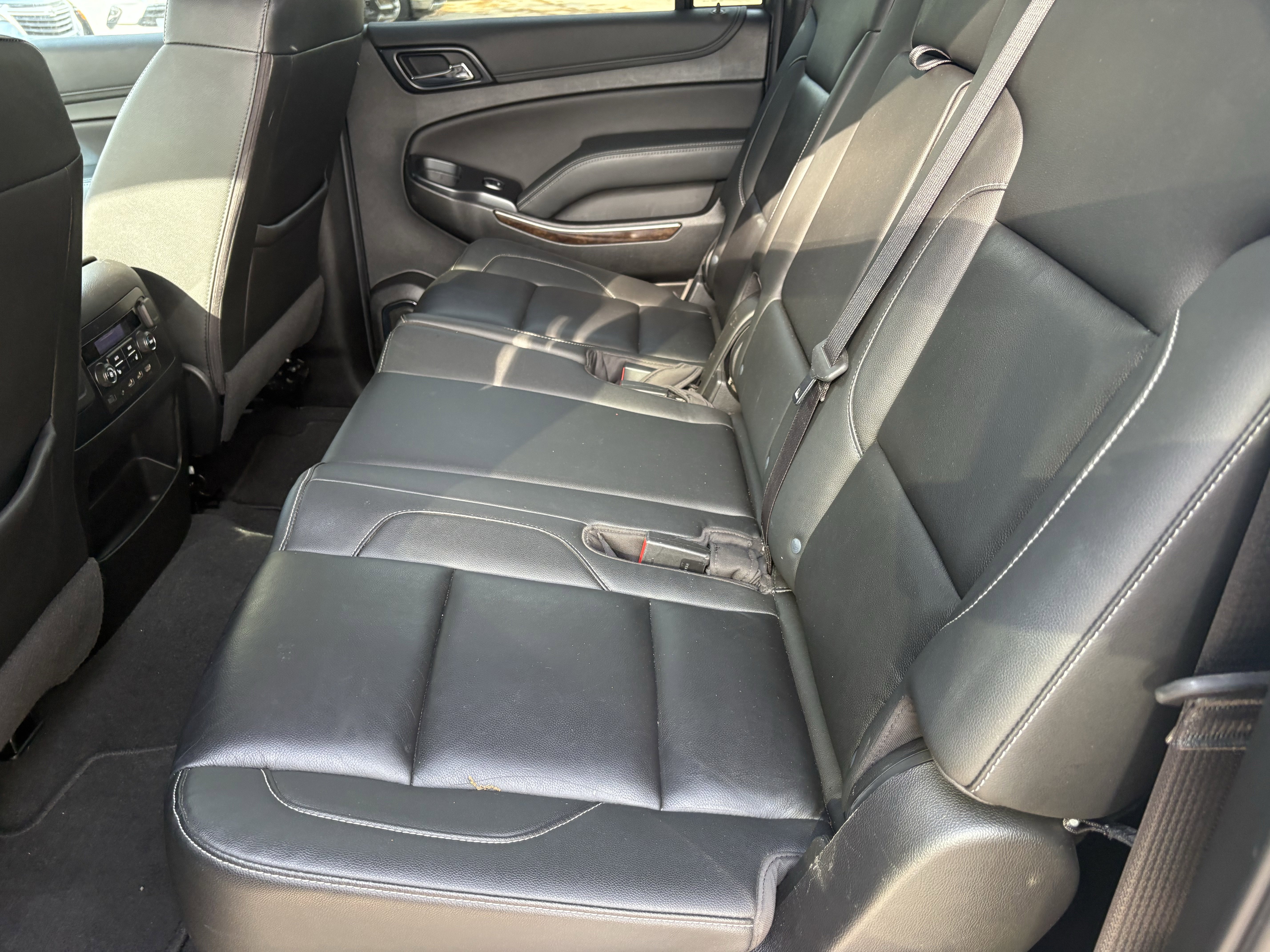 Used 2019 Chevrolet Suburban LT image 7