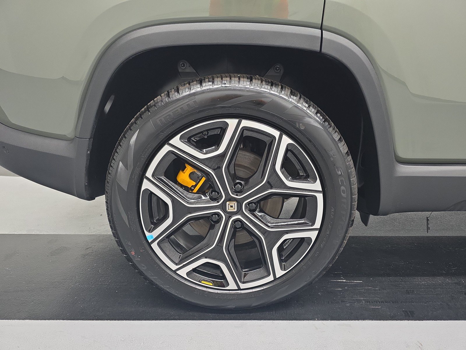 Used 2022 Rivian R1S Launch Edition AWD/4WD image 12
