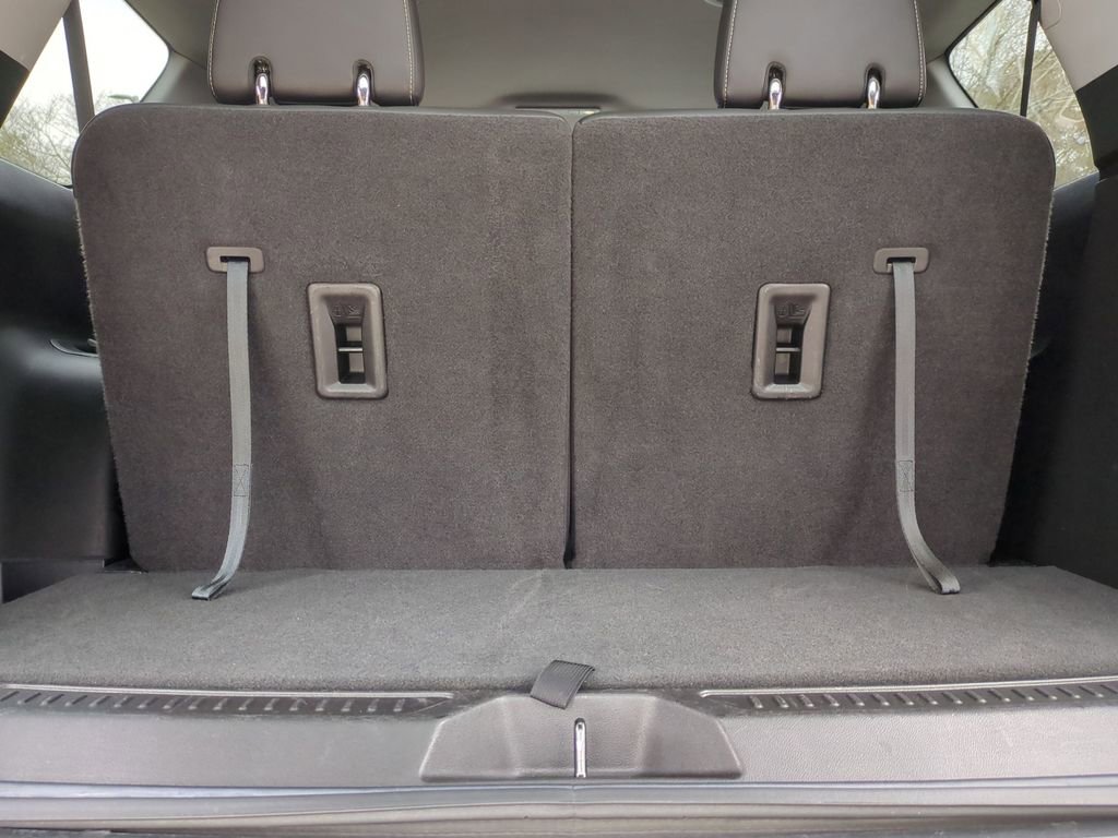 Used 2023 GMC Acadia SLT image 30