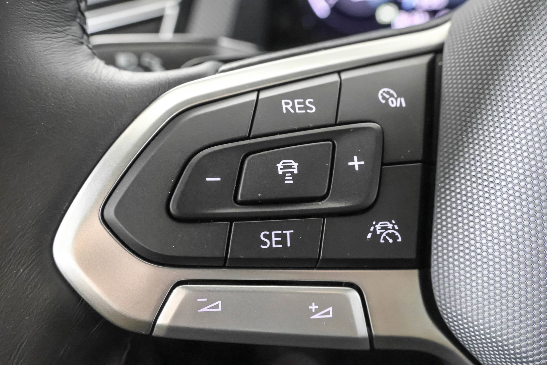 New 2026 Volkswagen Atlas Cross Sport SEL Premium R-Line image 24