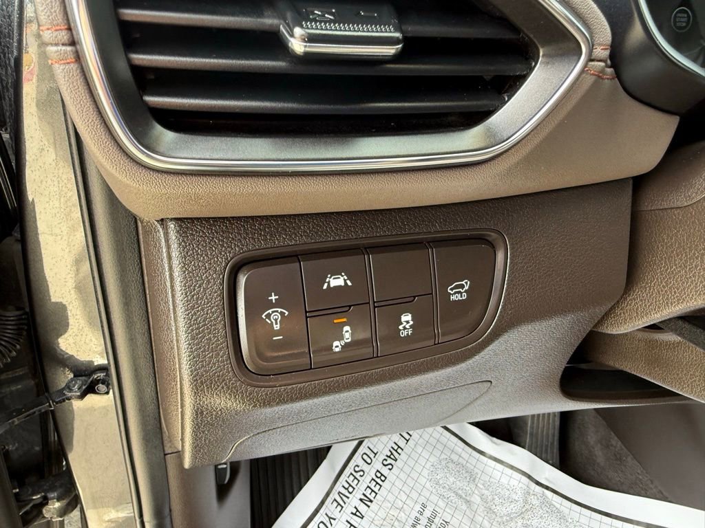 Used 2020 Hyundai Santa Fe Limited image 11