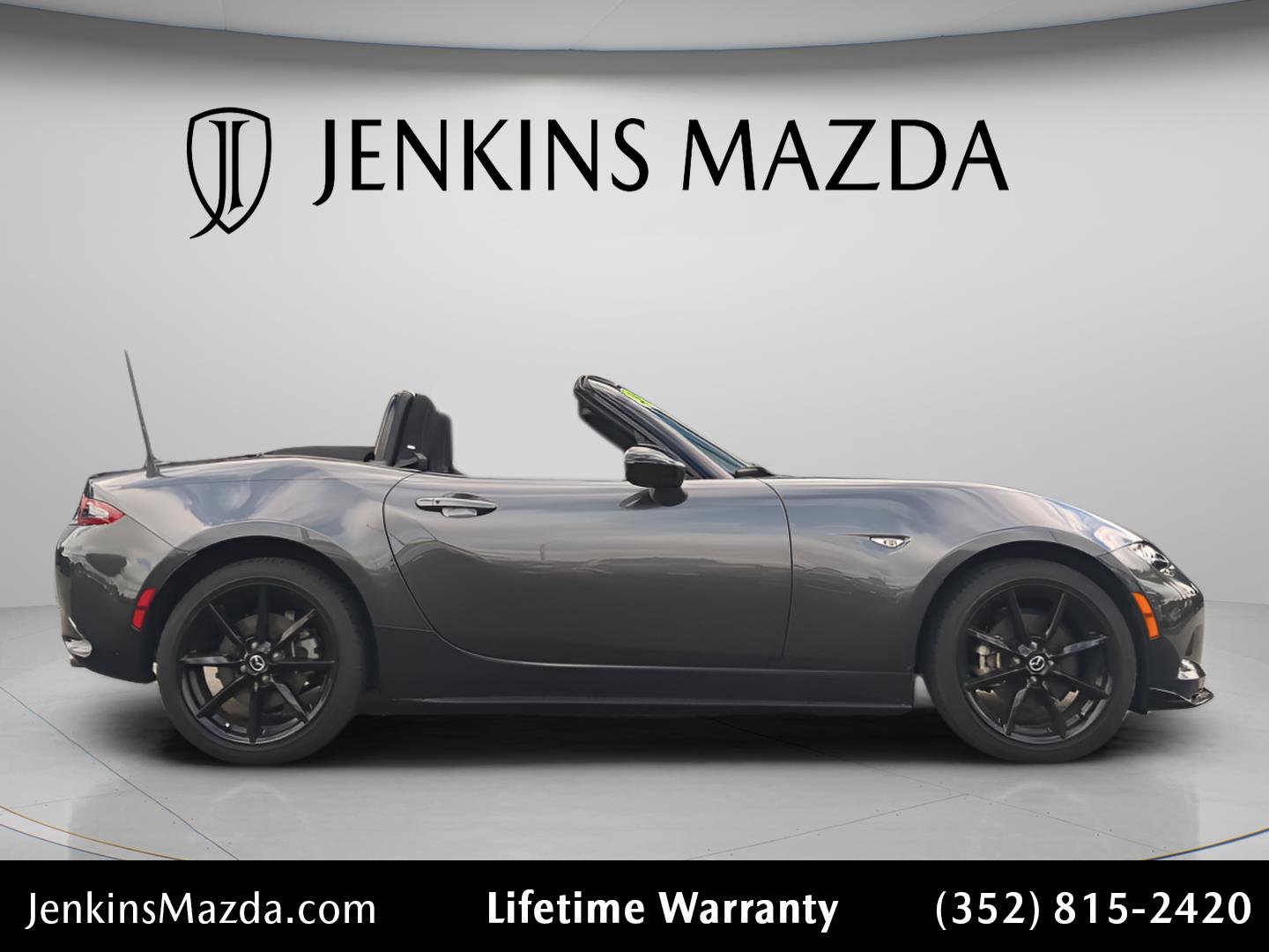 Used 2021 MAZDA MX-5 Miata Club RWD image 2
