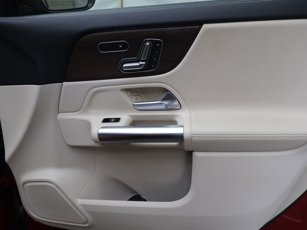 Used 2021 Mercedes-Benz GLA 250 4MATIC w/ Premium Package image 12