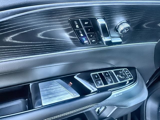 New 2026 Cadillac Lyriq V w/ Exterior Carbon Fiber Package AWD/4WD image 24
