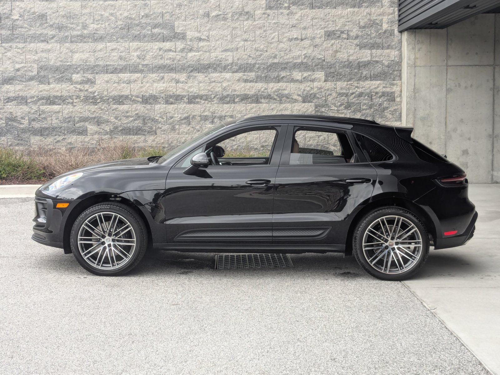 New 2026 Porsche Macan AWD/4WD image 2
