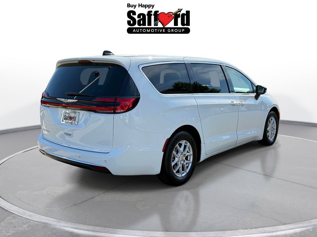 Used 2024 Chrysler Pacifica Touring-L FWD image 8