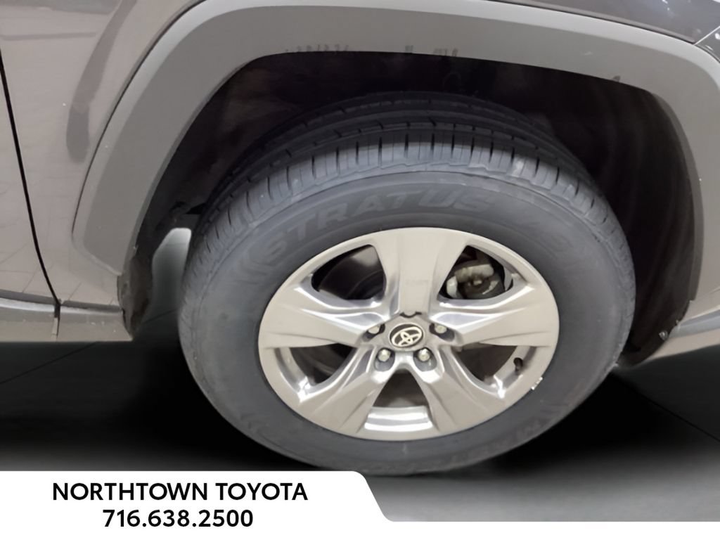 Used 2025 Toyota RAV4 XLE AWD/4WD image 9
