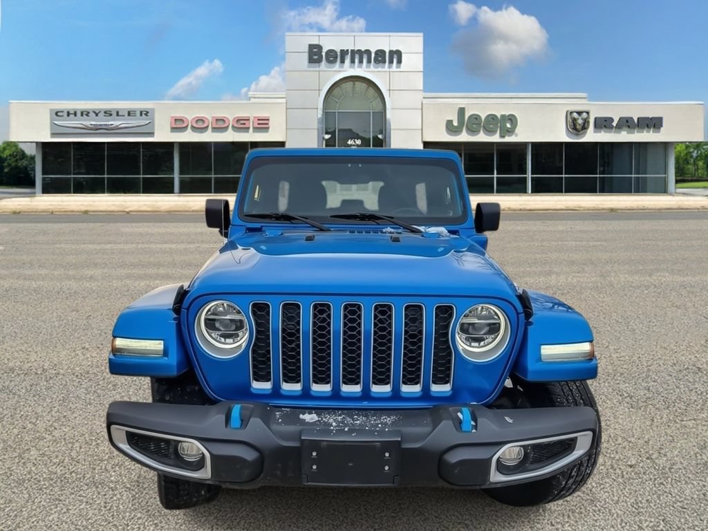 Used 2022 Jeep Wrangler Unlimited Sahara w/ Cold Weather Group AWD/4WD image 5