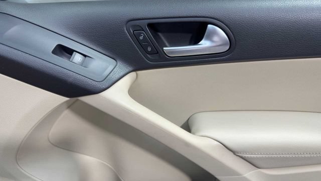 Used 2017 Volkswagen Tiguan S FWD image 12