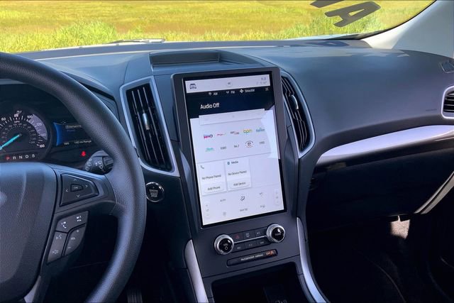 Used 2022 Ford Edge SE w/ Black Appearance Package image 6