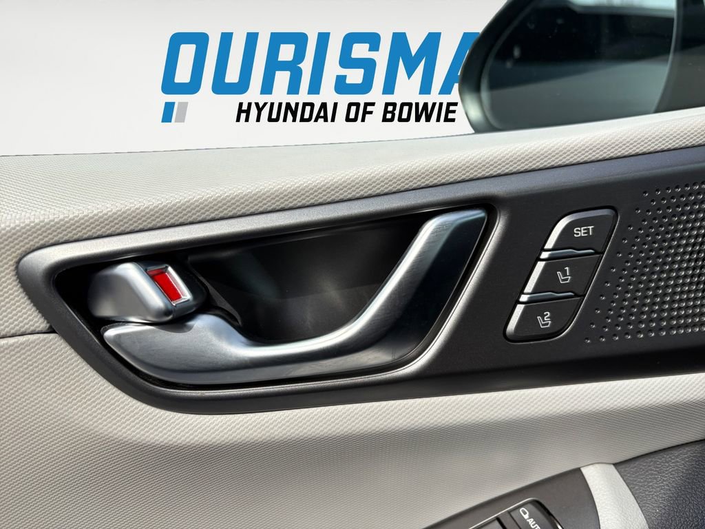Used 2020 Hyundai Ioniq Limited image 19