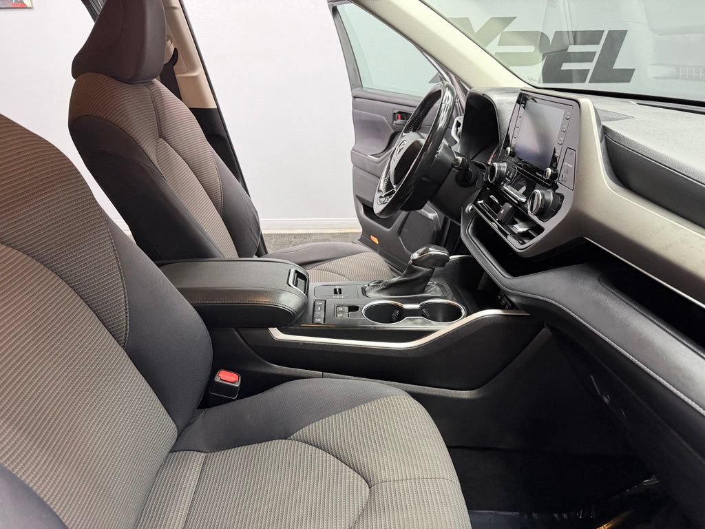 Used 2020 Toyota Highlander LE FWD image 52