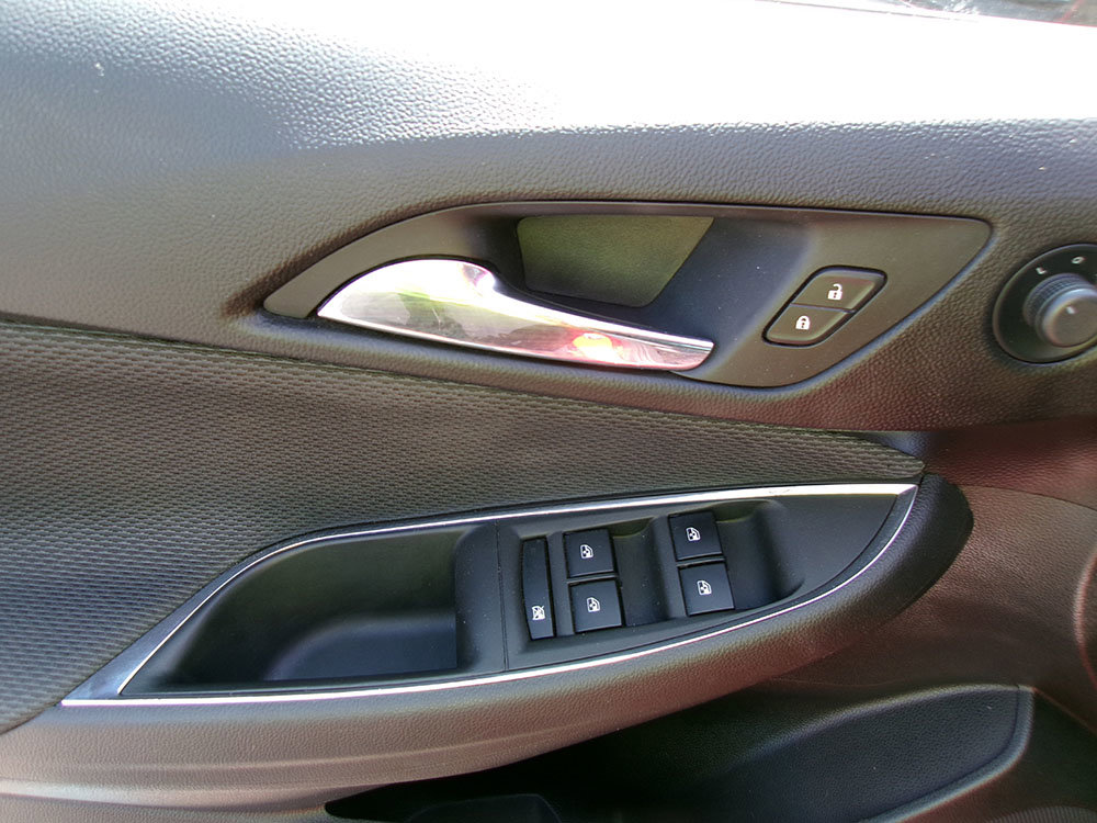 Used 2018 Chevrolet Cruze LT w/ Convenience Package image 14