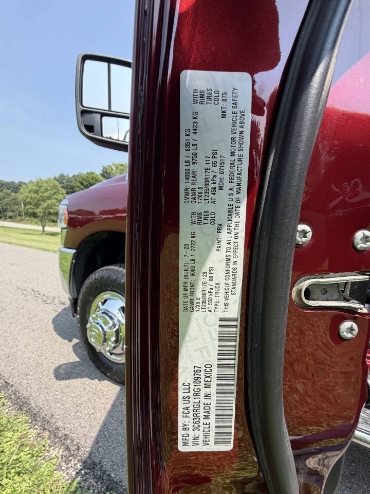 Used 2024 RAM 3500 Tradesman w/ Chrome Appearance Group AWD/4WD image 18
