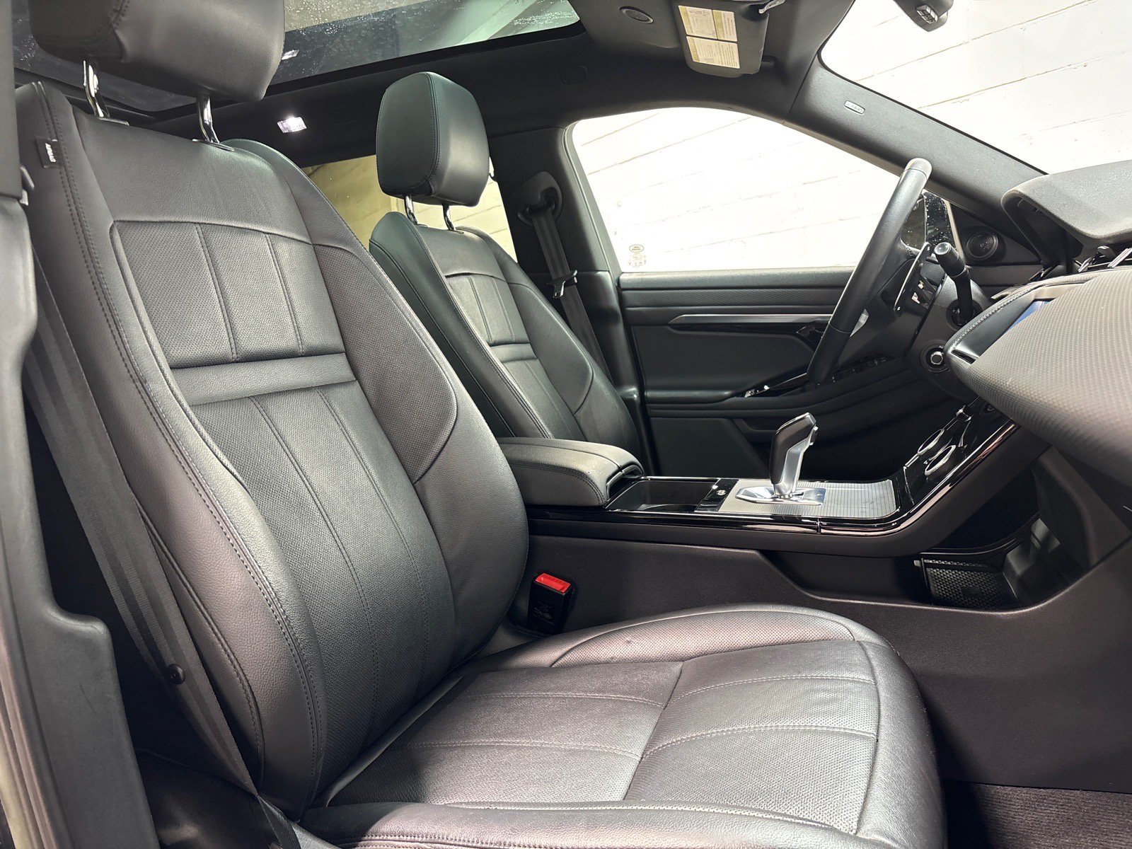 Used 2023 Land Rover Range Rover Evoque R-Dynamic S AWD/4WD image 31