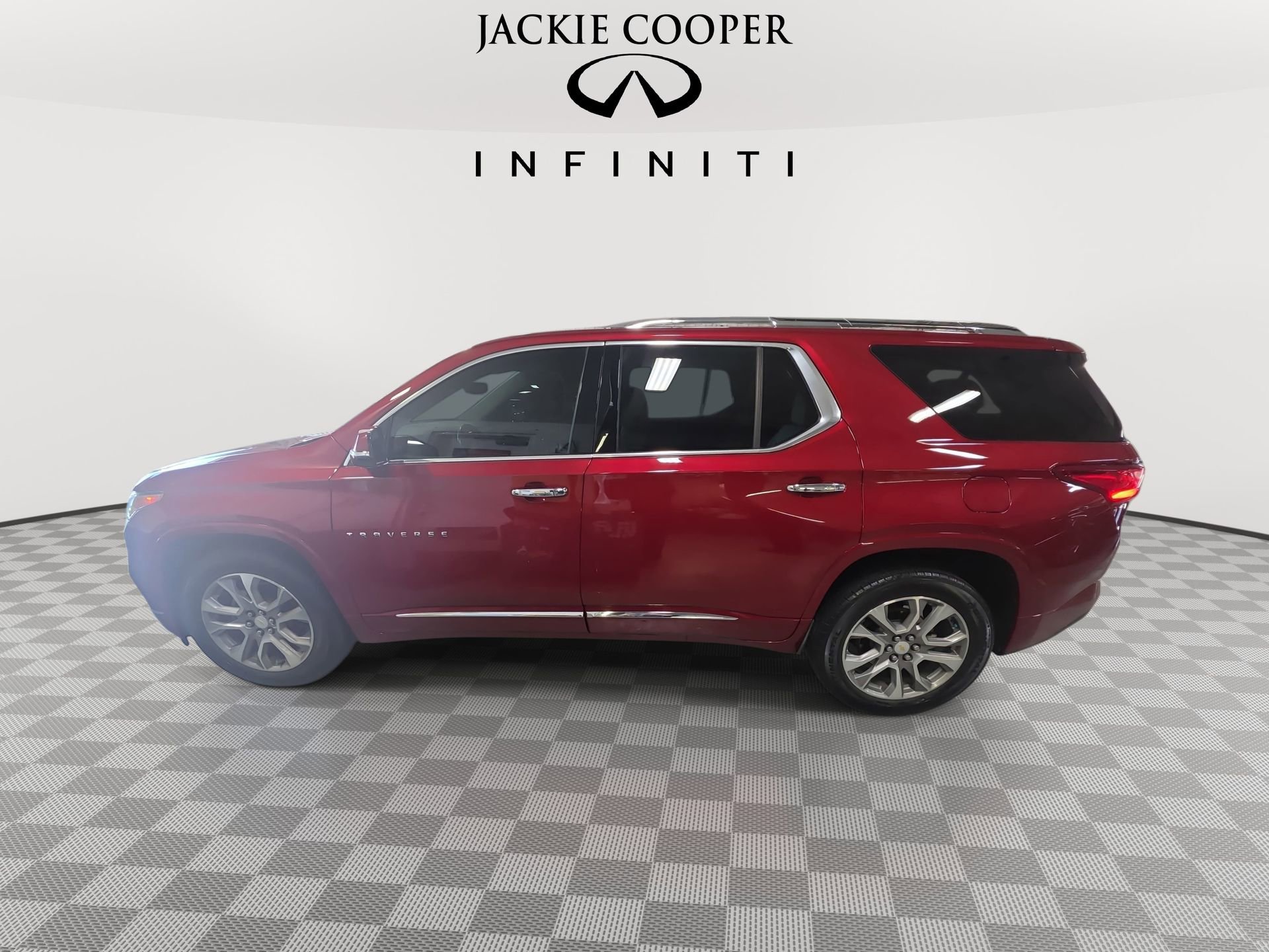 Used 2020 Chevrolet Traverse Premier FWD image 8