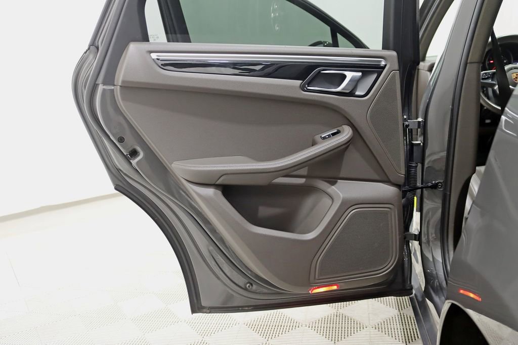 Used 2018 Porsche Macan image 28
