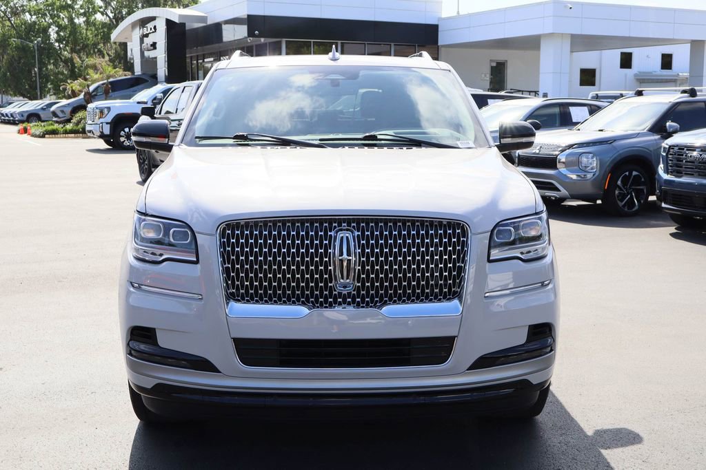Used 2024 Lincoln Navigator Reserve AWD/4WD image 4