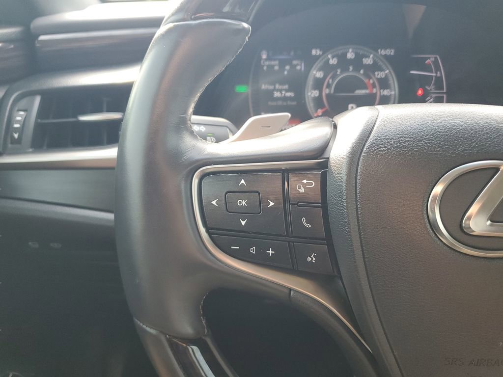 Used 2019 Lexus ES 300h Ultra Luxury w/ Accessory Package 2 image 25