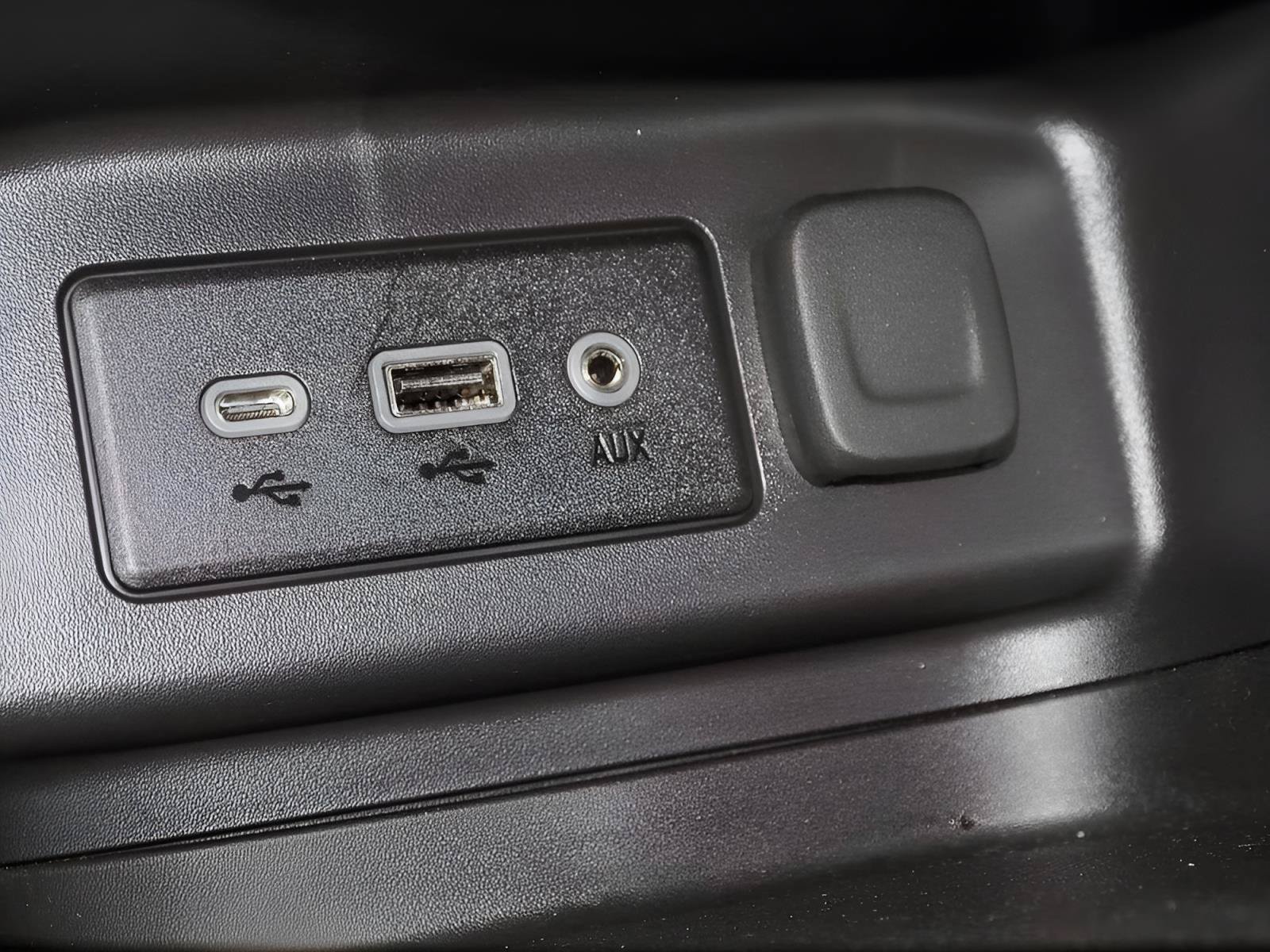 Used 2024 Chevrolet Equinox RS w/ LPO, Floor Liner Package FWD image 14