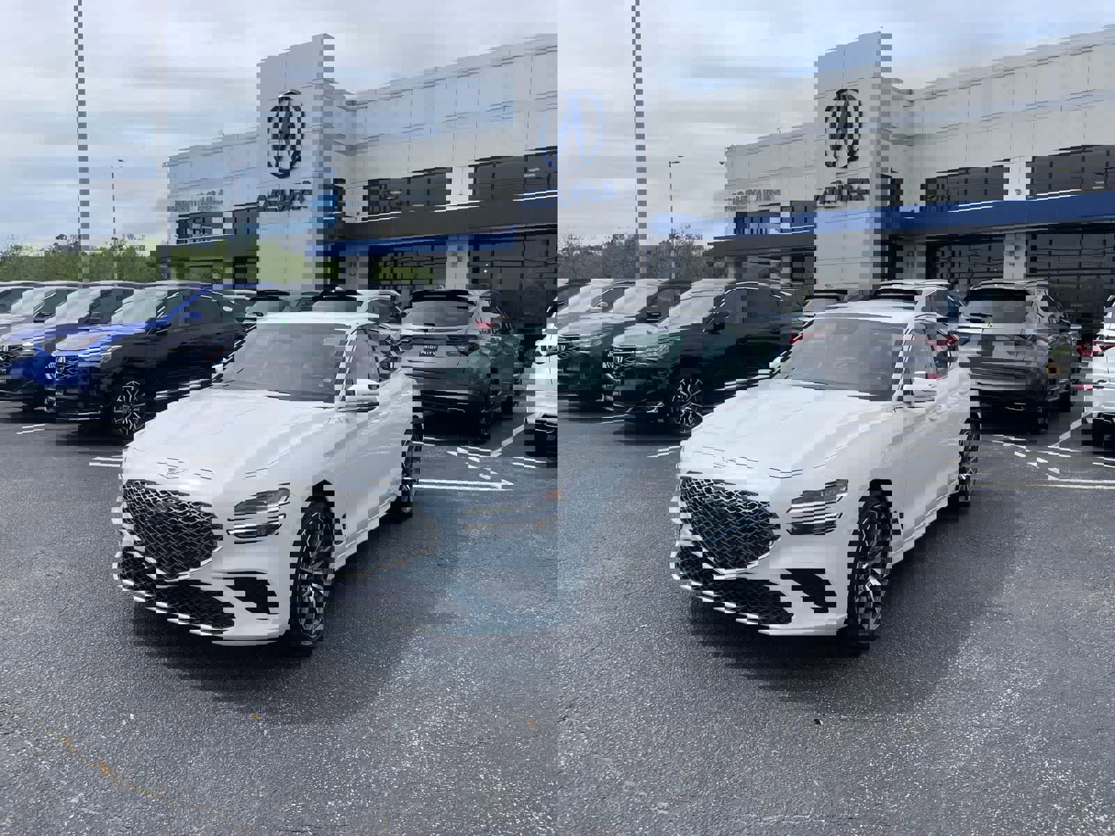 Used 2025 Genesis G70 2.5T image 1