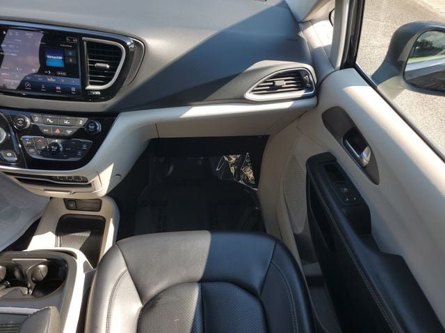 Certified 2023 Chrysler Pacifica Touring-L FWD image 18