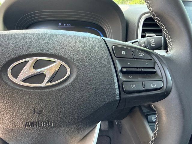 Used 2023 Hyundai Venue SEL FWD image 35