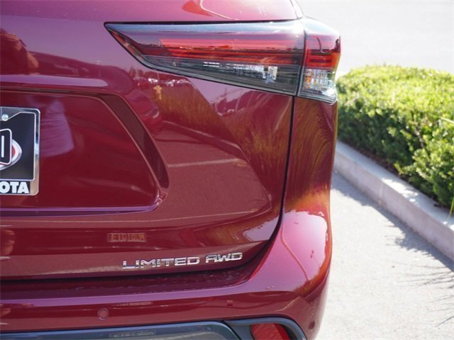 New 2025 Toyota Highlander Limited image 9