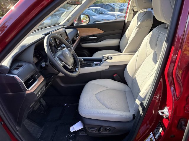 Used 2026 Toyota Grand Highlander AWD image 14