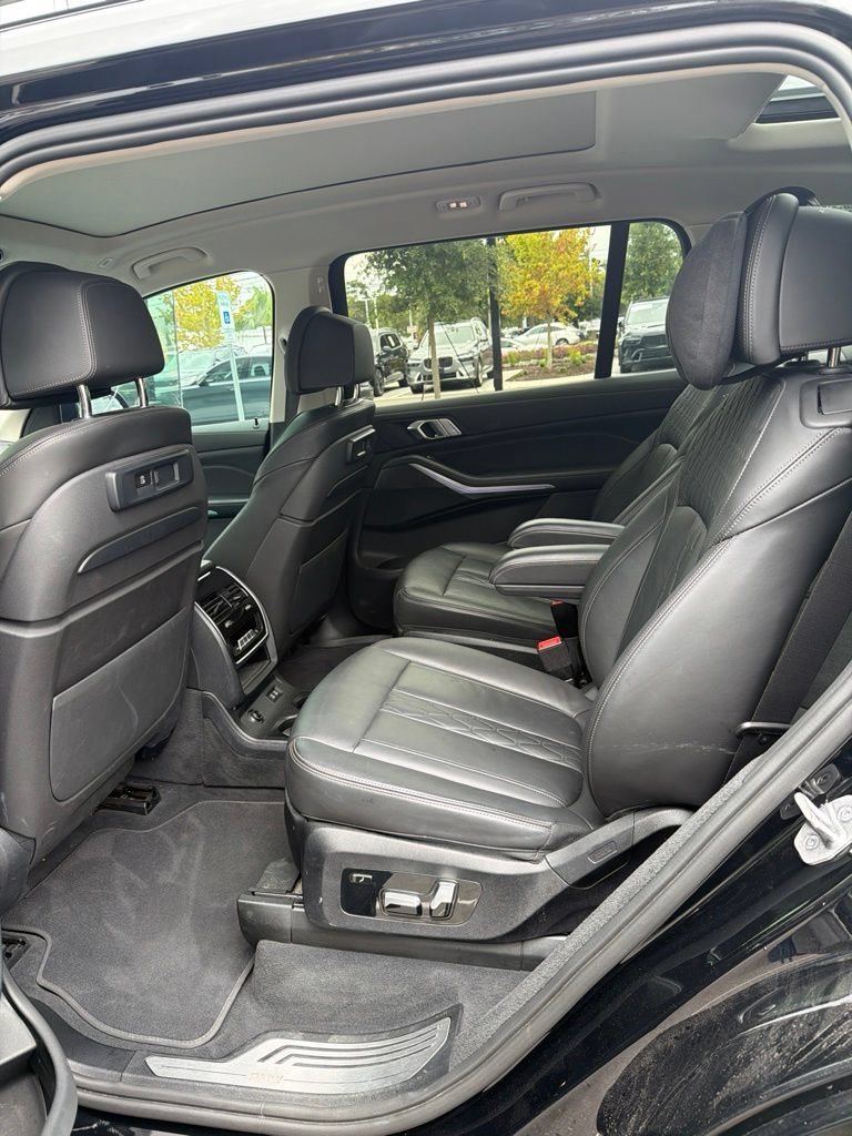 Used 2022 BMW X7 xDrive40i w/ Luxury Seating Package AWD/4WD image 10