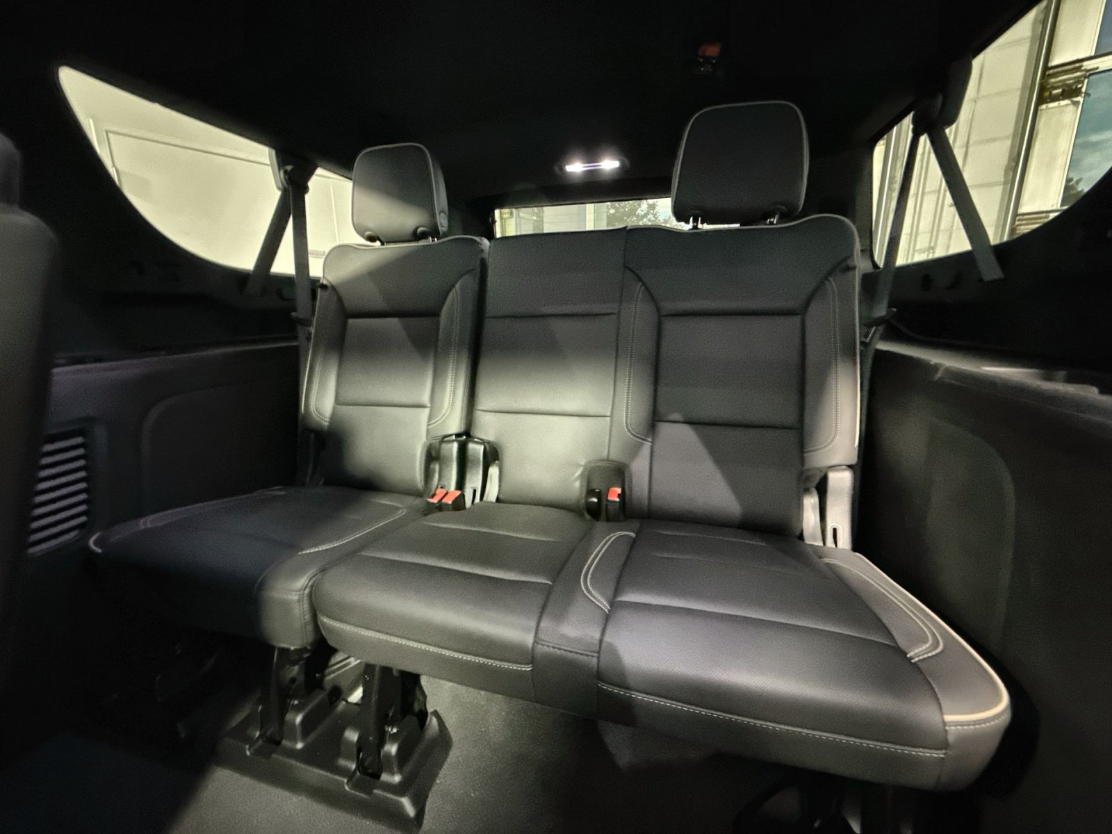 Used 2024 Chevrolet Suburban Premier AWD/4WD image 27