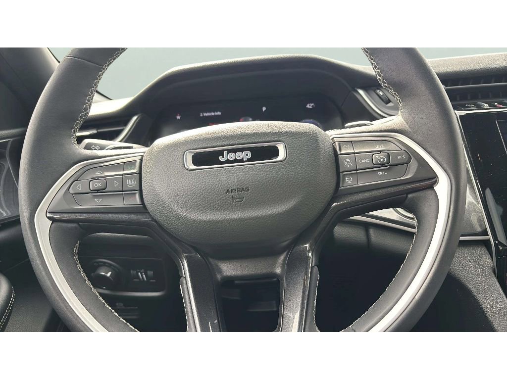 Used 2023 Jeep Grand Cherokee Altitude image 14