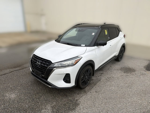 Used 2023 Nissan Kicks SR w/ SR Premium Package FWD image 12