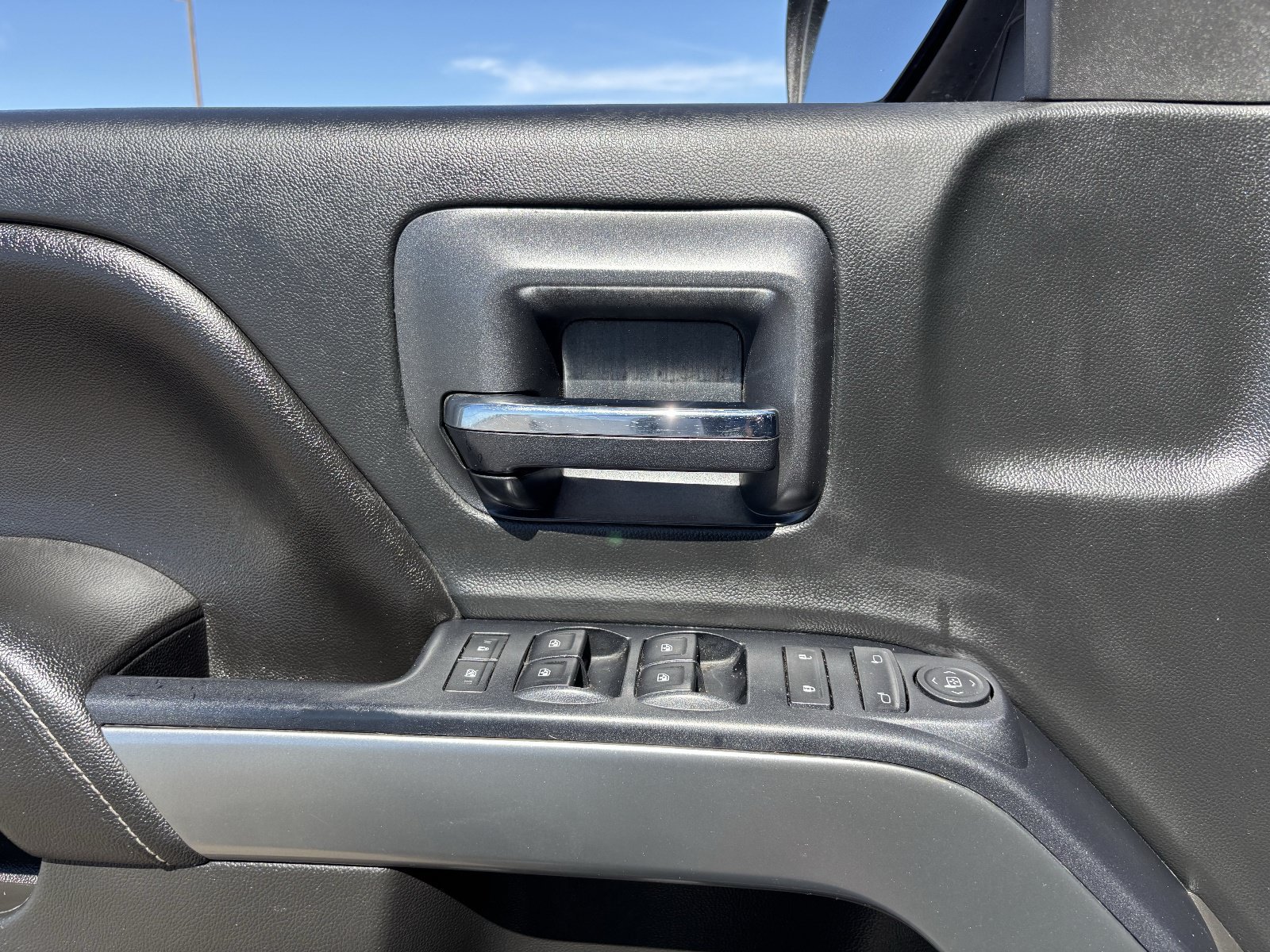 Used 2015 Chevrolet Silverado 1500 LT AWD/4WD image 22