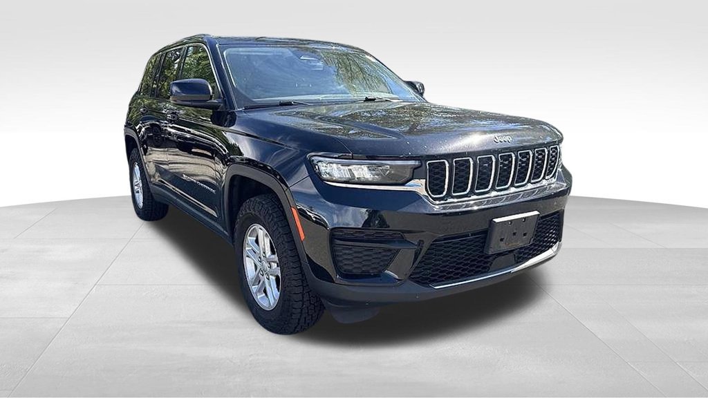 Used 2023 Jeep Grand Cherokee Laredo w/ Luxury Tech Group I