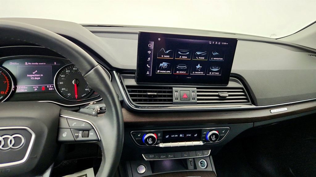 Used 2024 Audi Q5 2.0T Premium w/ Convenience Package image 17