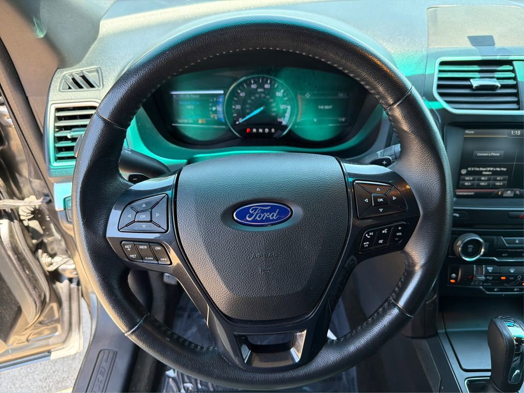 Used 2016 Ford Explorer XLT w/ Equipment Group 202A FWD image 17