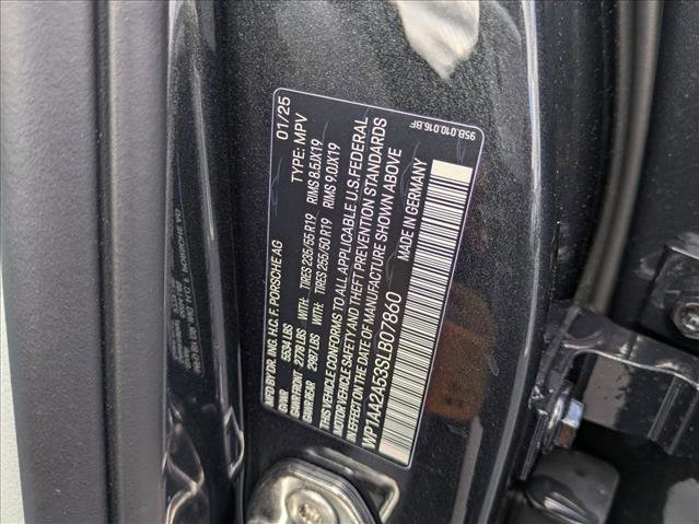 Used 2025 Porsche Macan image 29