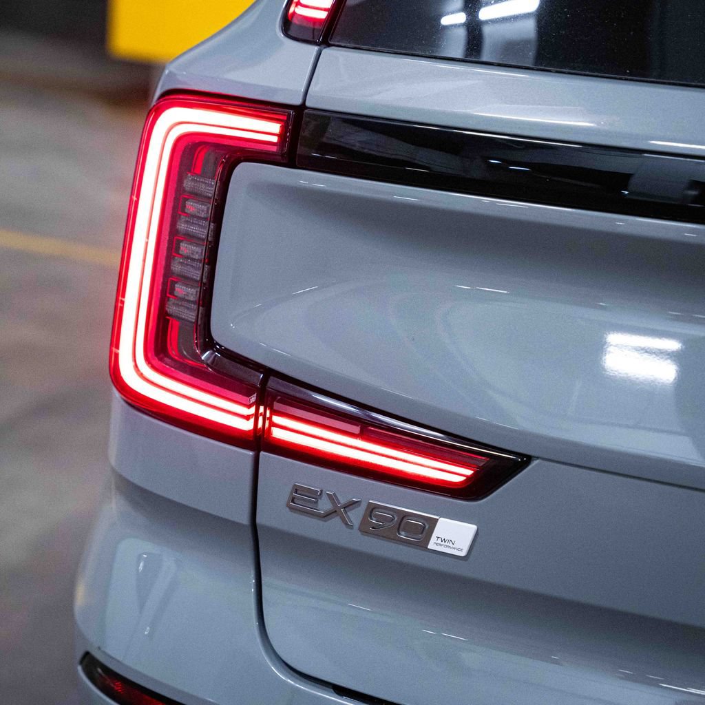 New 2026 Volvo EX90 Ultra AWD/4WD image 5
