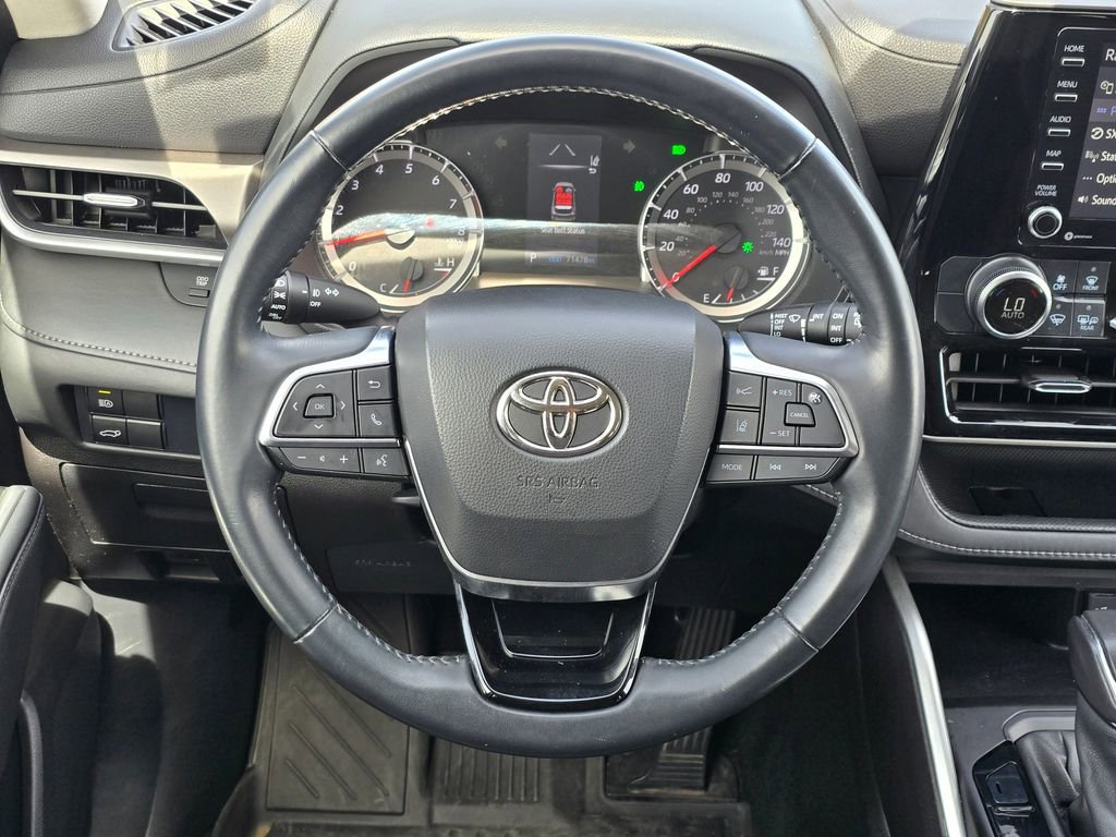 Used 2021 Toyota Highlander LE image 5