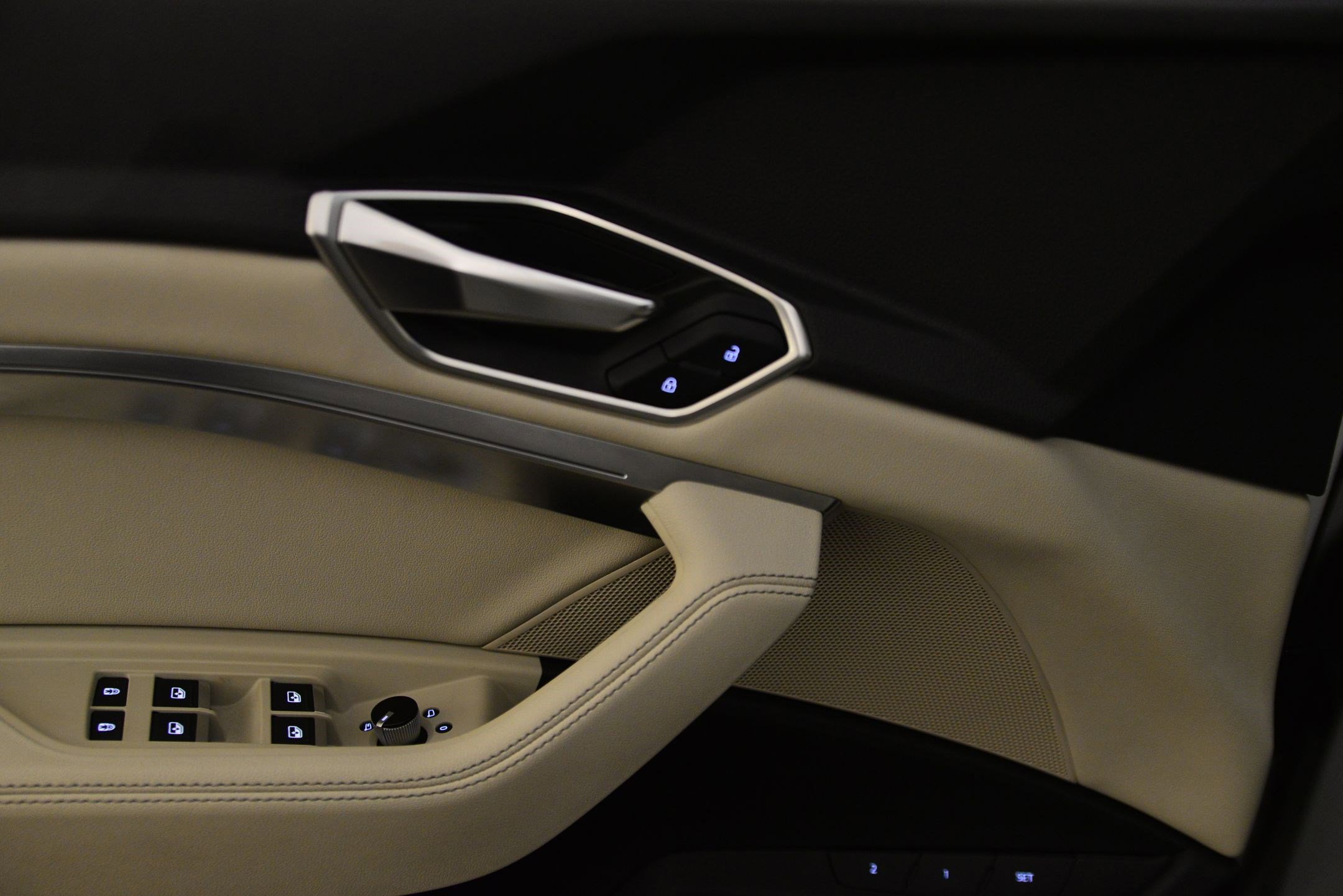 Certified 2024 Audi Q8 e-tron Premium image 26