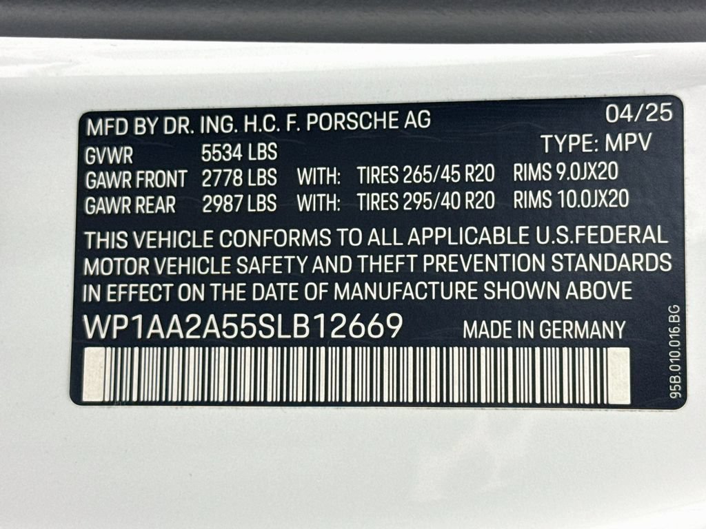 Certified 2025 Porsche Macan AWD/4WD image 34