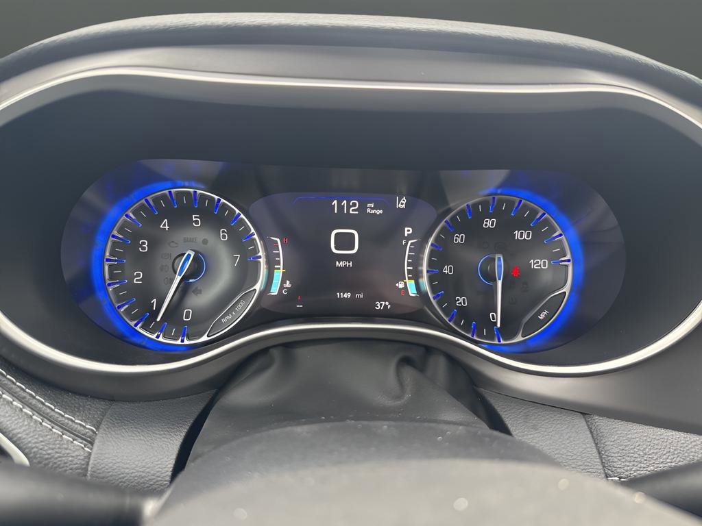 Used 2025 Chrysler Pacifica Select image 18