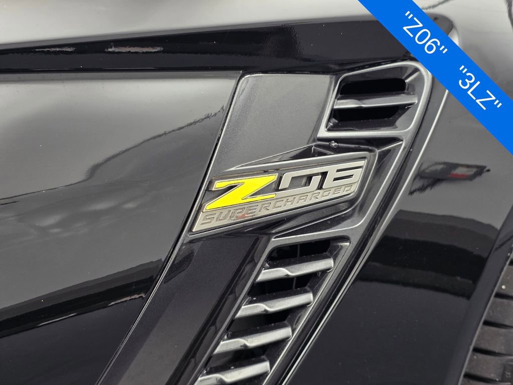 Used 2015 Chevrolet Corvette Z06 w/ 3LZ Preferred Equipment Group RWD image 13