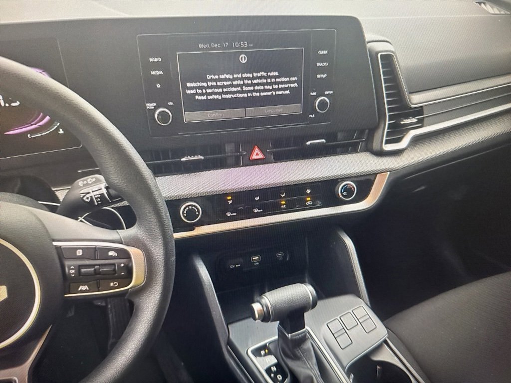 Used 2025 Kia Sportage LX image 11